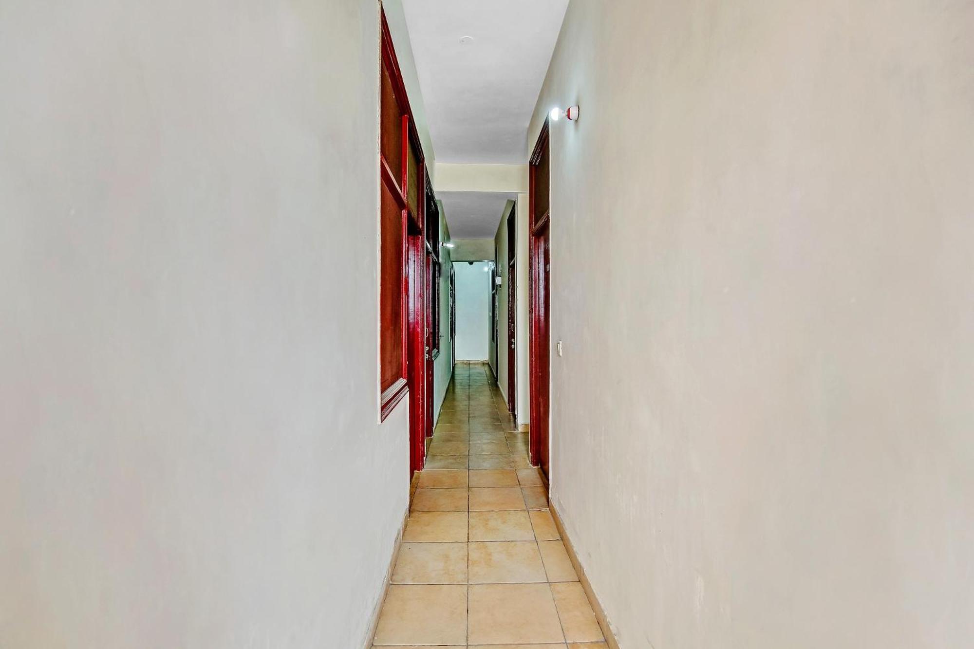 Hotel O Yash Hotel Ghaziabad Exteriör bild