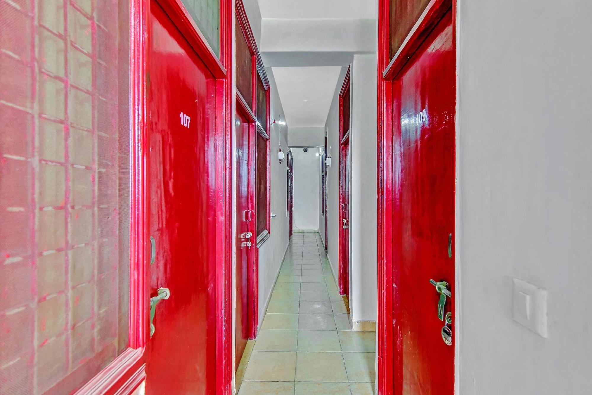 Hotel O Yash Hotel Ghaziabad Exteriör bild